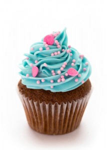 Cupcake bleu au chocolat pour baby shower de petit garçon